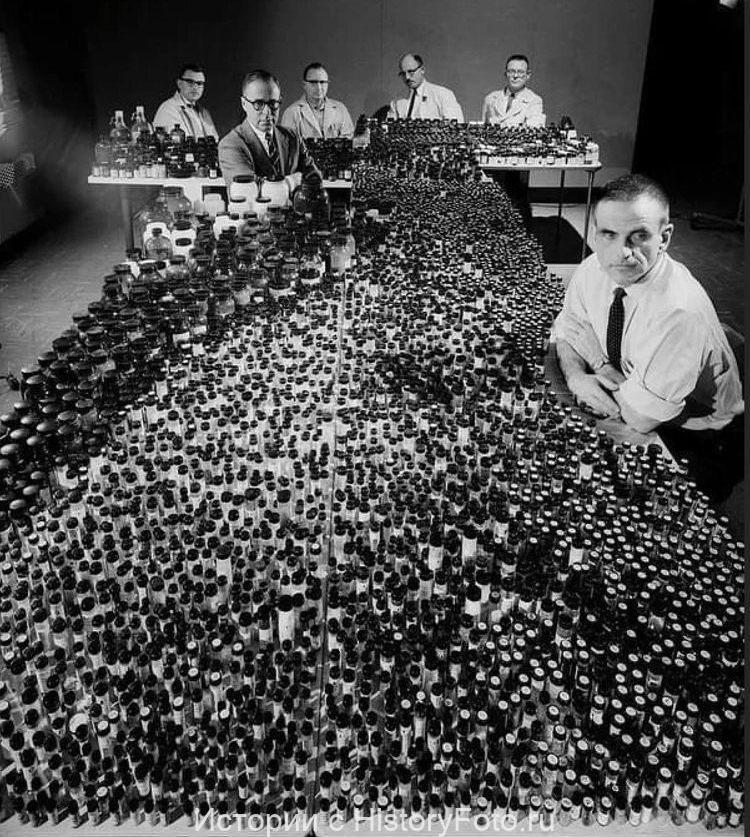 %D0%A5%D0%B8%D0%BC%D0%B8%D0%BA%D0%B8-%D0%BA%D0%BE%D0%BC%D0%BF%D0%B0%D0%BD%D0%B8%D0%B8-Polaroid-1963-%D0%B3%D0%BE%D0%B4.jpg?v=1687805062